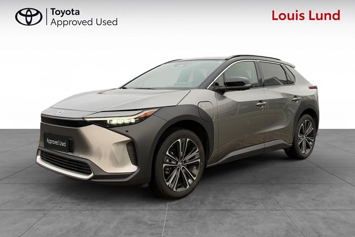 Grå Toyota BZ4X fra 2025 set udefra