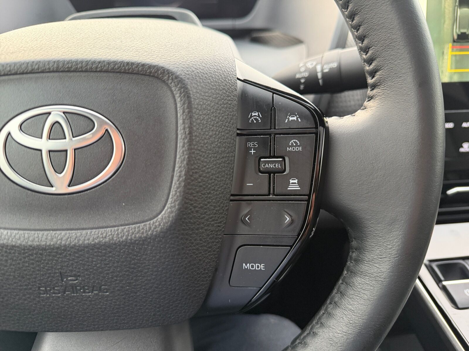 Grå Toyota BZ4X fra 2025