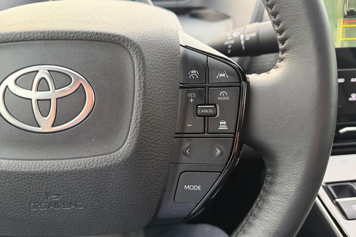 Grå Toyota BZ4X fra 2025
