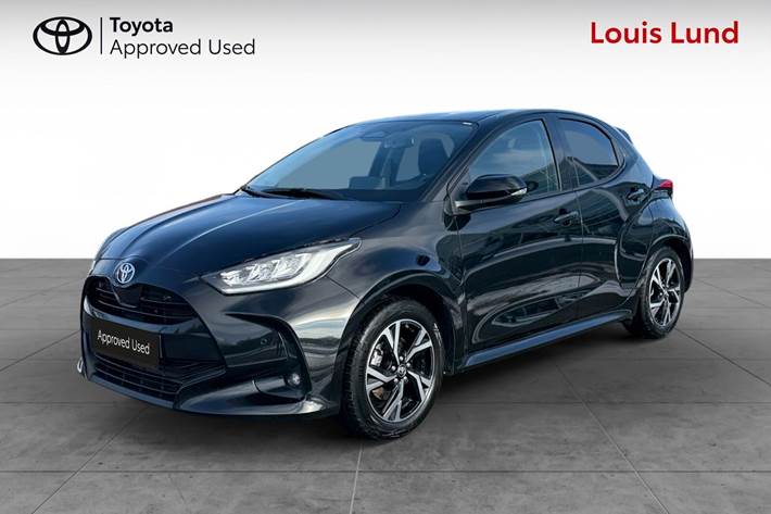 Sort Toyota Yaris fra 2025 set udefra