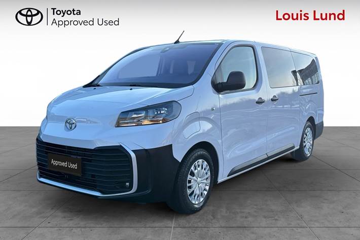 Hvid Toyota Proace Verso Electric fra 2024 set udefra