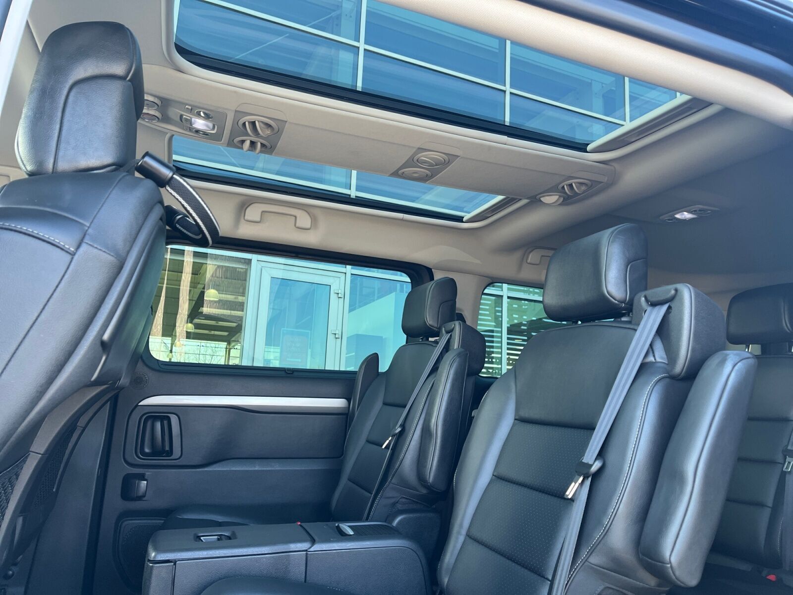 Grå Toyota Proace Verso Electric fra 2024