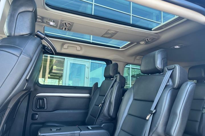 Grå Toyota Proace Verso Electric fra 2024
