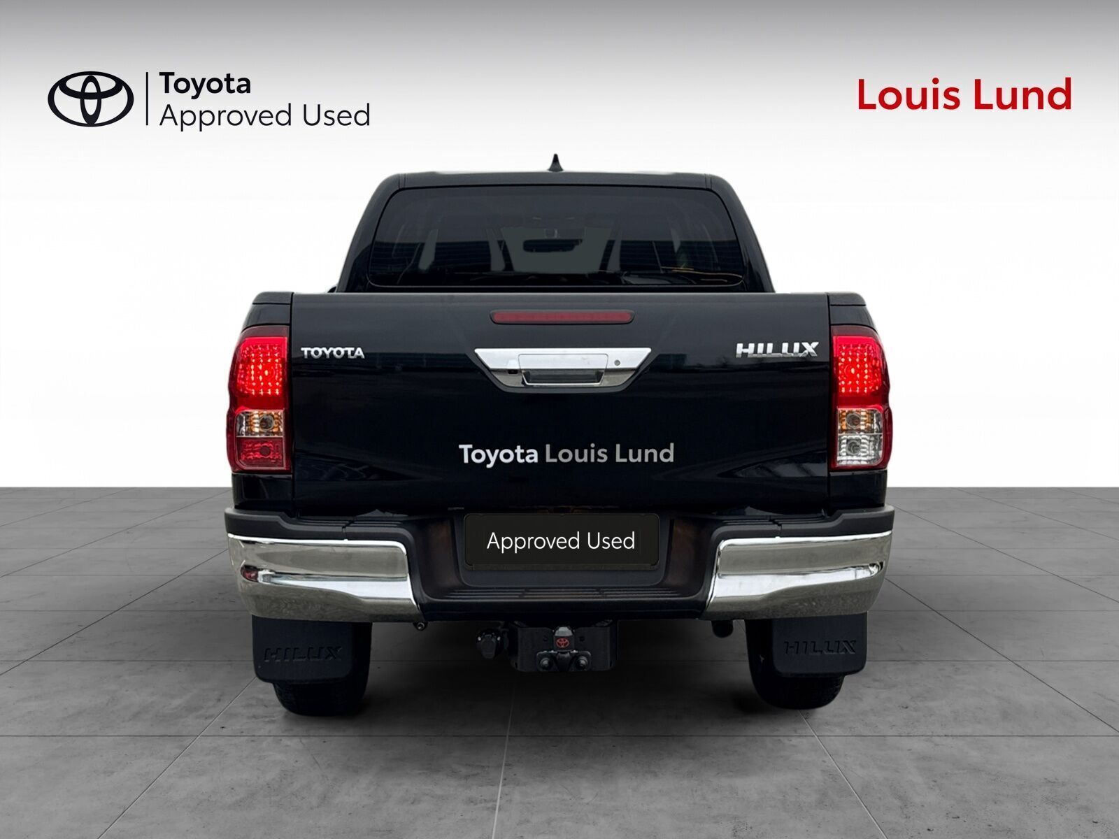 Sort Toyota HiLux fra 2025 set udefra