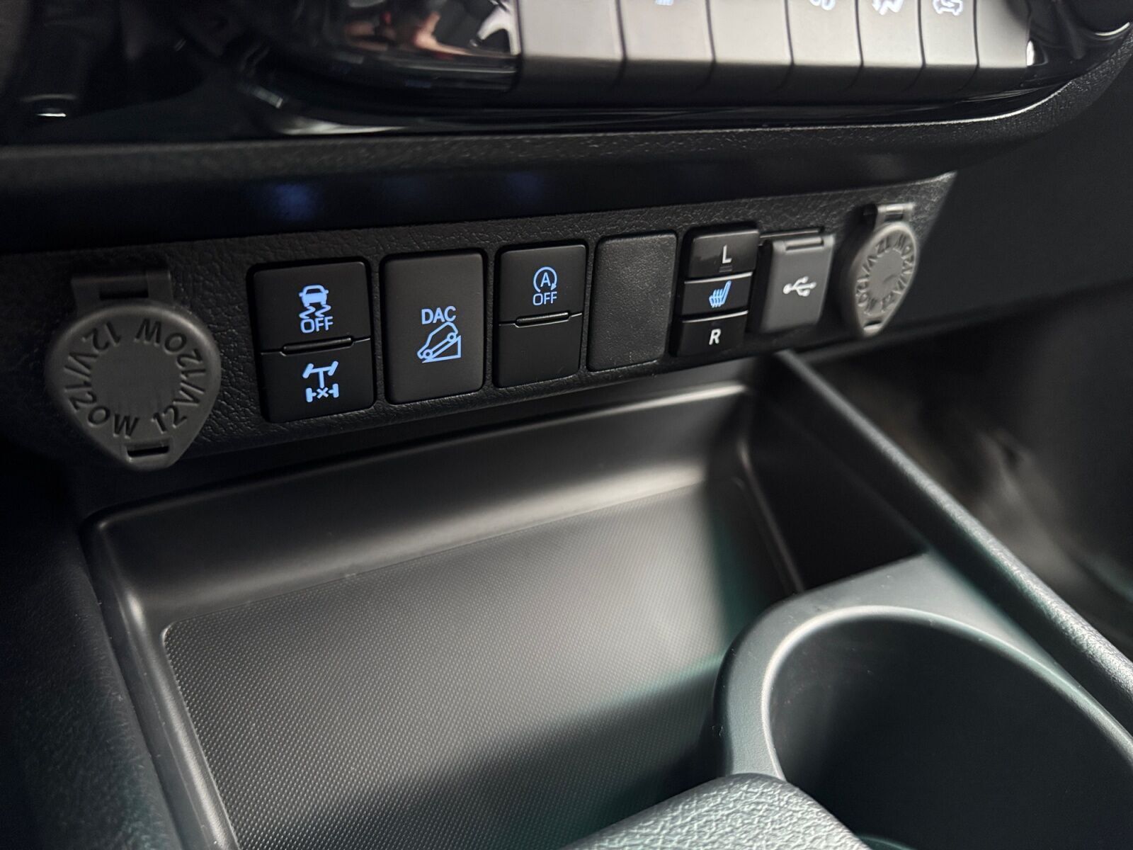 Sort Toyota HiLux fra 2025