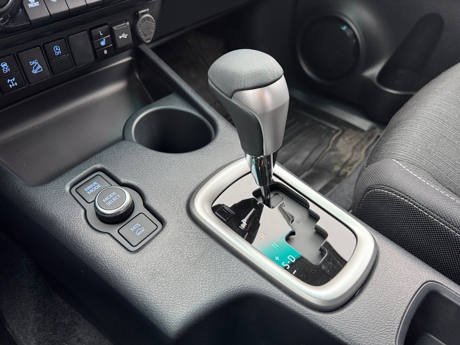 Sort Toyota HiLux fra 2025