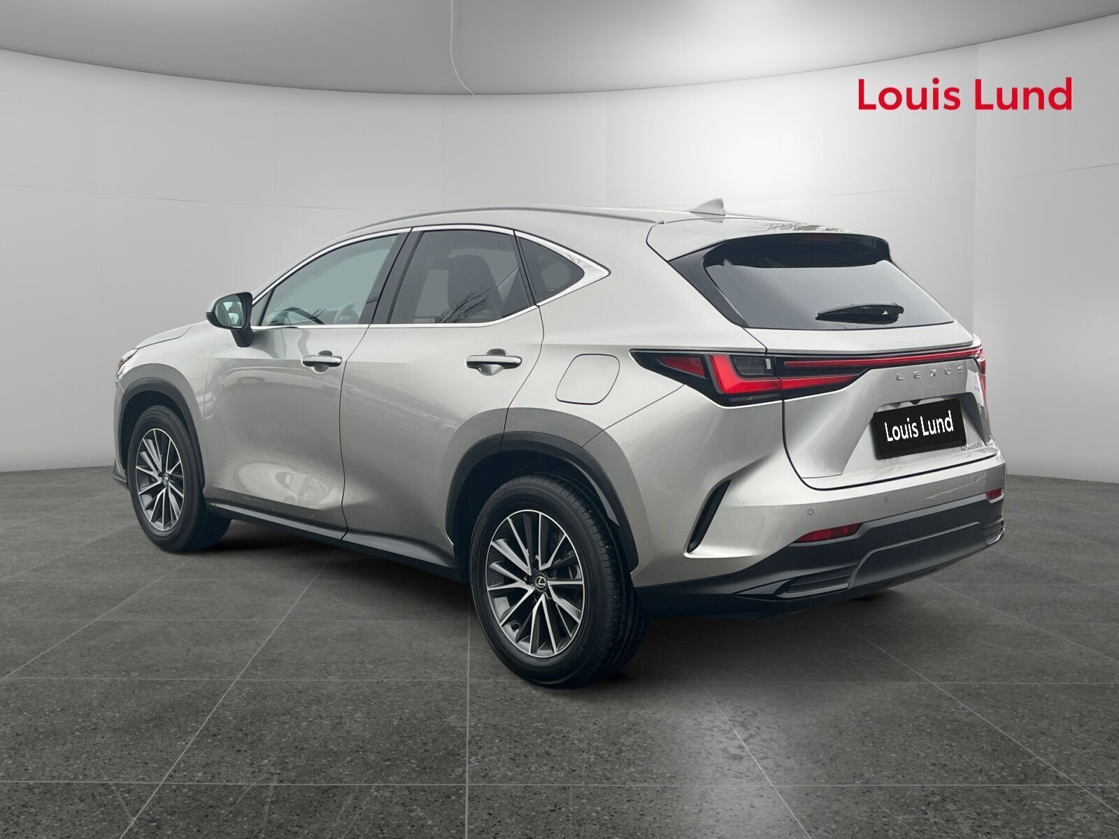 Lexus NX 2,5 450h+ Plugin-hybrid Business Plus 4WD 309HK 5d Trinl. Gear