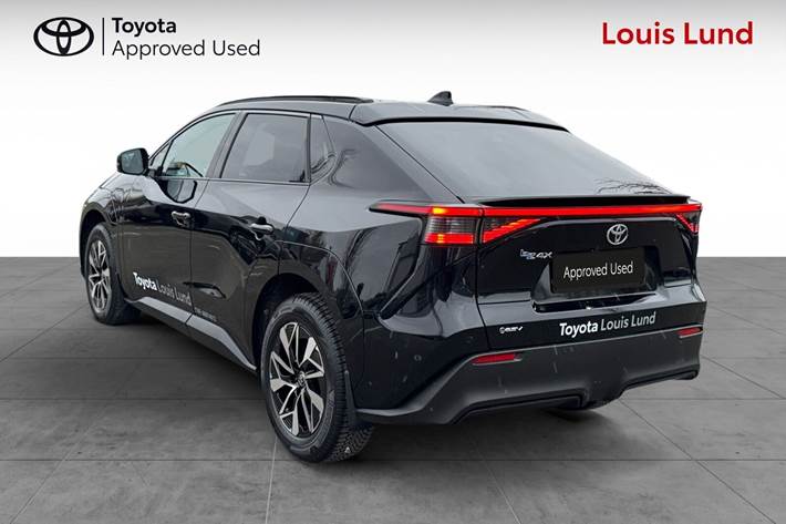 Sort Toyota BZ4X fra 2026