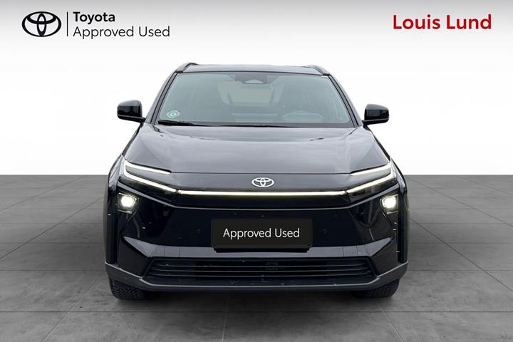 Sort Toyota BZ4X fra 2026