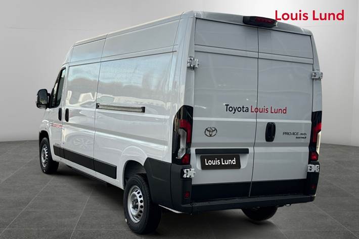 Hvid Toyota Proace Max Electric fra 2025