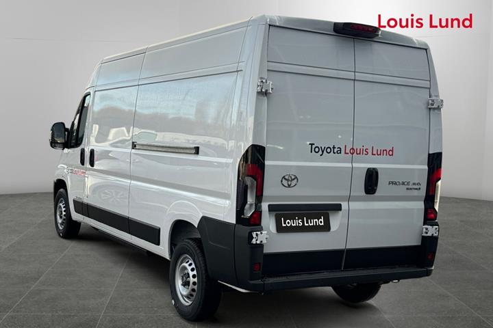 Hvid Toyota Proace Max Electric fra 2025