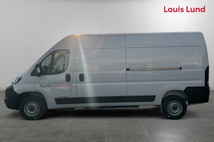 Hvid Toyota Proace Max Electric fra 2025