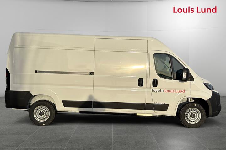 Hvid Toyota Proace Max Electric fra 2025