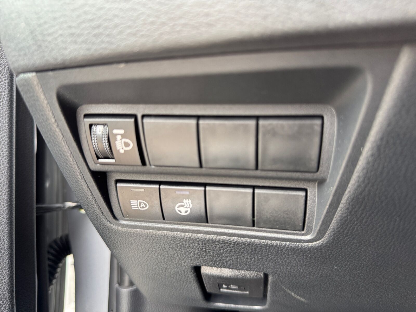 Sølv Toyota Yaris fra 2025