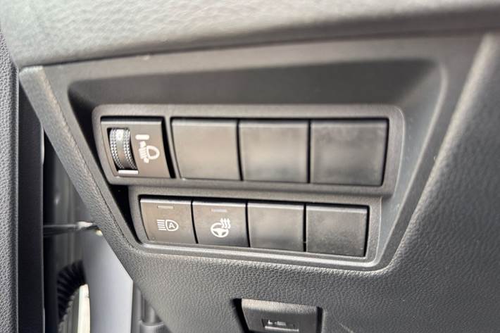 Sølv Toyota Yaris fra 2025