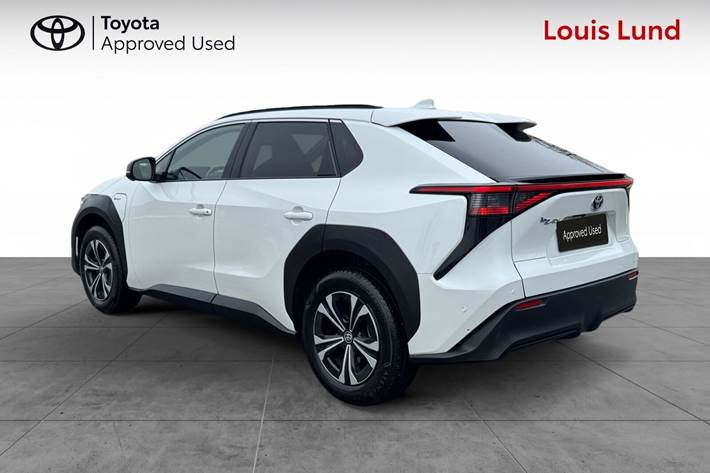Hvid Toyota BZ4X fra 2024