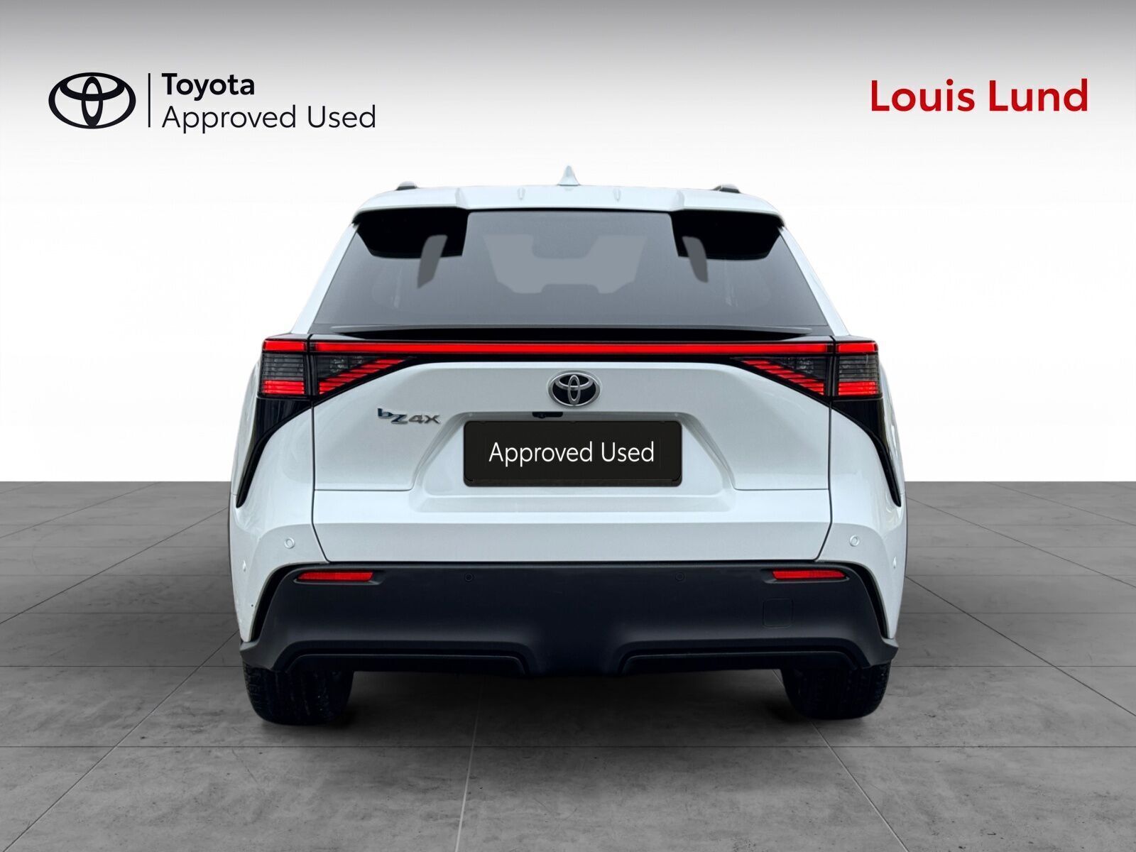 Hvid Toyota BZ4X fra 2024