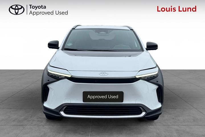 Hvid Toyota BZ4X fra 2024