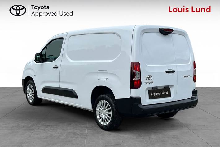 Hvid Toyota ProAce City fra 2024