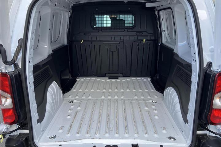 Hvid Toyota ProAce City fra 2024