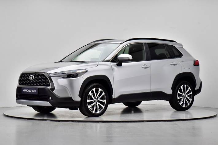 Sølv Toyota Corolla Cross fra 2024 set udefra