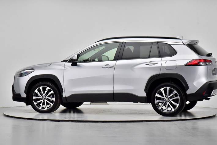 Sølv Toyota Corolla Cross fra 2024