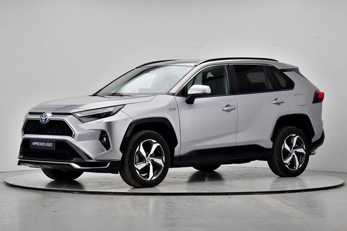 Sølv Toyota RAV4 Plug-in fra 2025 set udefra