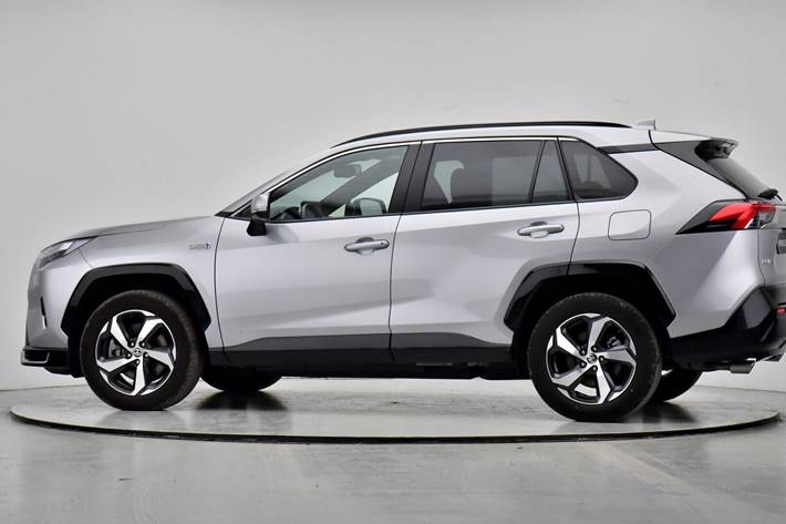 Sølv Toyota RAV4 Plug-in fra 2025