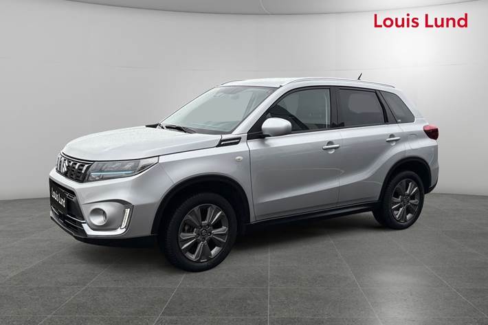 Sølv Suzuki Vitara fra 2020 set udefra
