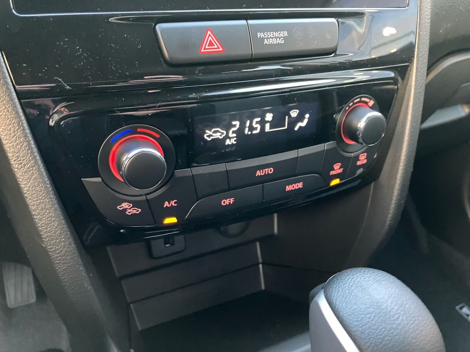 Sølv Suzuki Vitara fra 2025