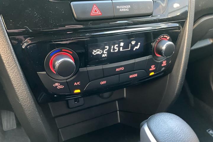 Sølv Suzuki Vitara fra 2025