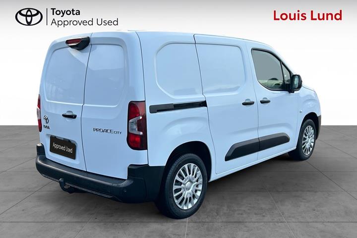 Hvid Toyota ProAce City fra 2022