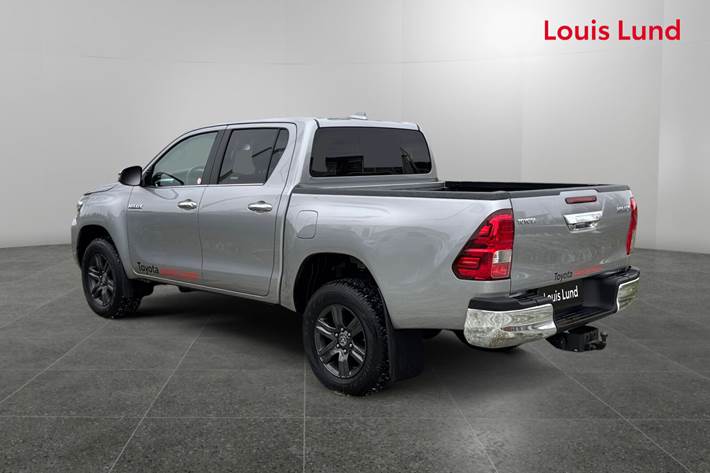 Grå Toyota HiLux fra 2025