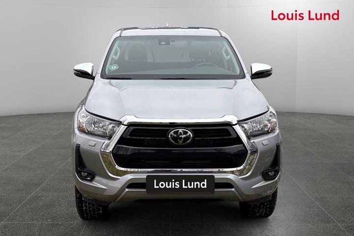 Grå Toyota HiLux fra 2025