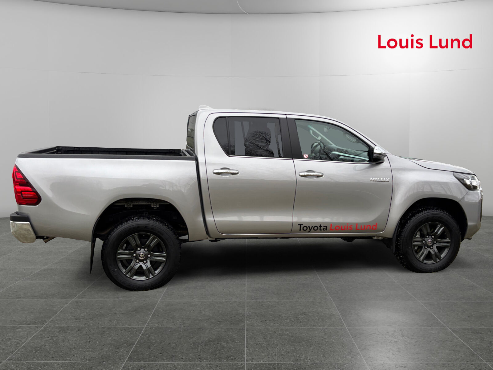 Grå Toyota HiLux fra 2025