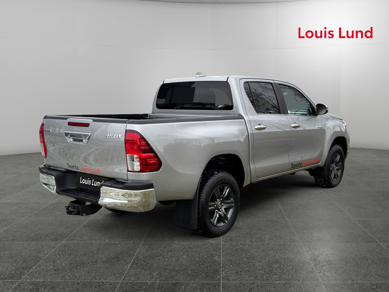 Grå Toyota HiLux fra 2025