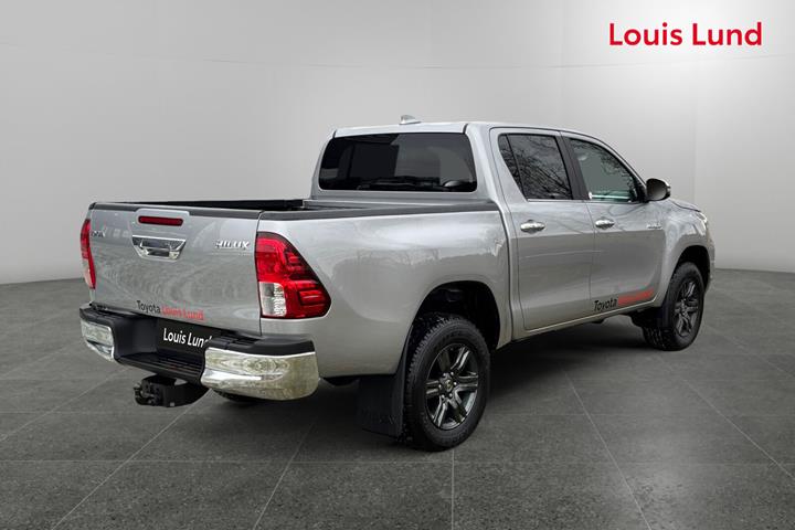 Grå Toyota HiLux fra 2025