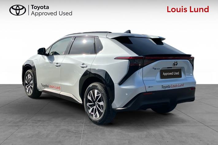 Hvid Toyota BZ4X fra 2025