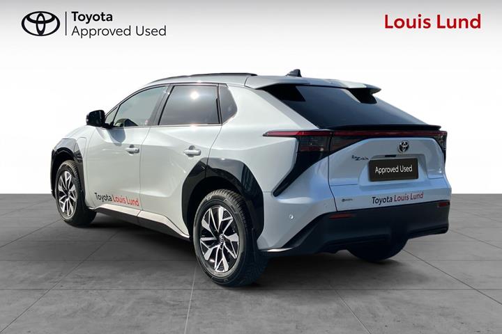 Hvid Toyota BZ4X fra 2025