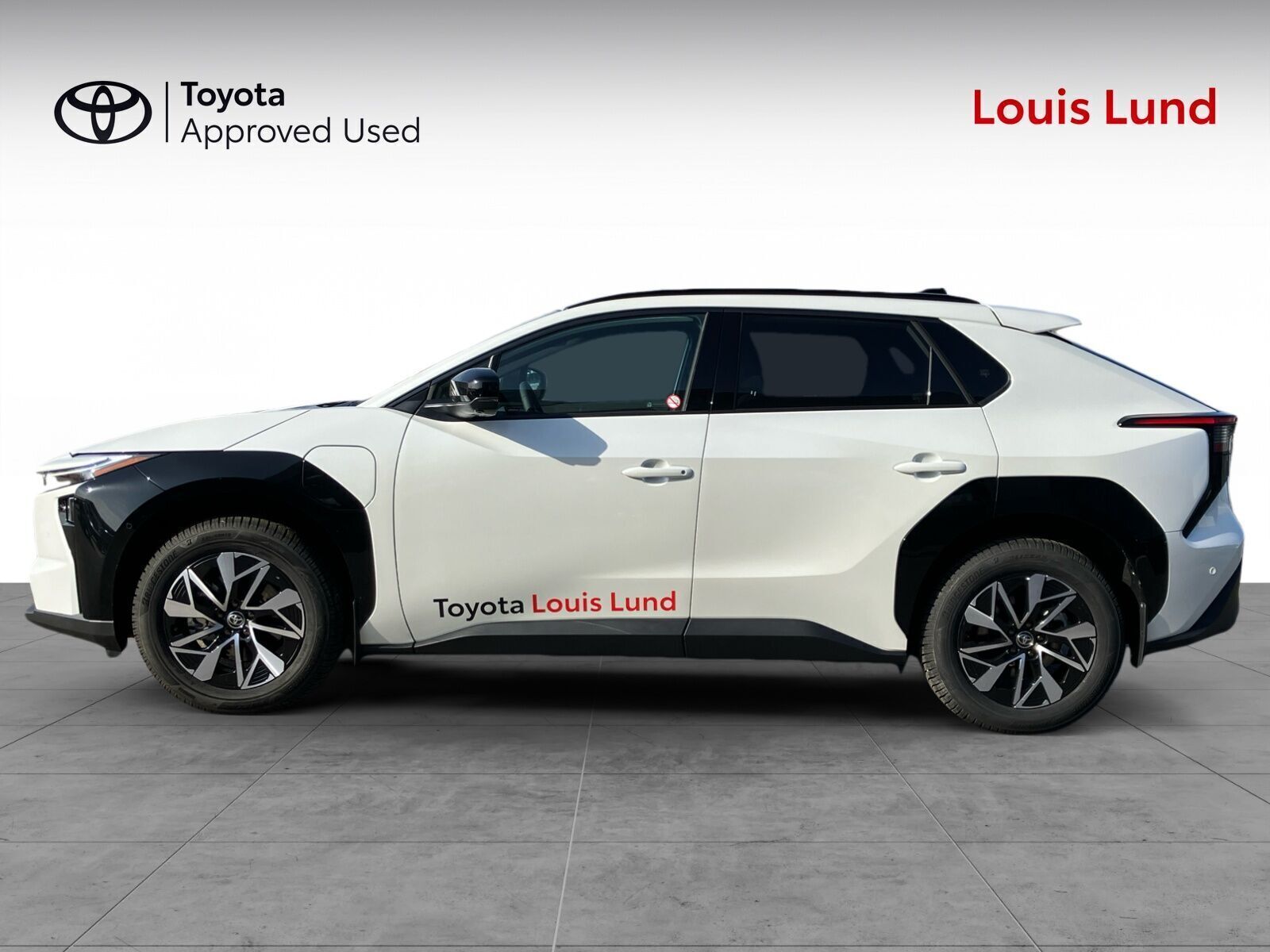 Hvid Toyota BZ4X fra 2025