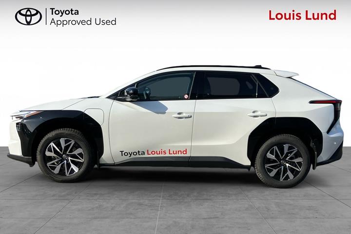 Hvid Toyota BZ4X fra 2025