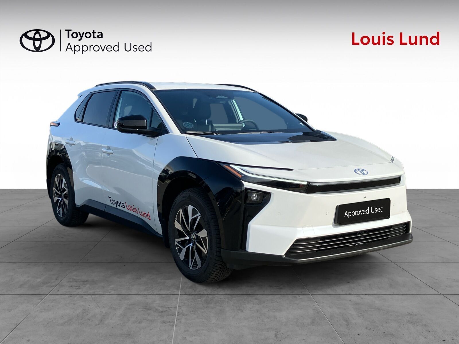 Hvid Toyota BZ4X fra 2025