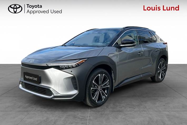 Sort Toyota BZ4X fra 2025 set udefra