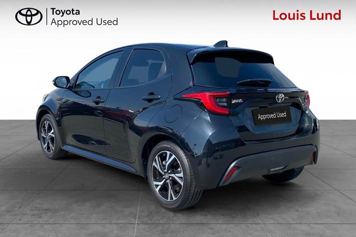 Sort Toyota Yaris fra 2024