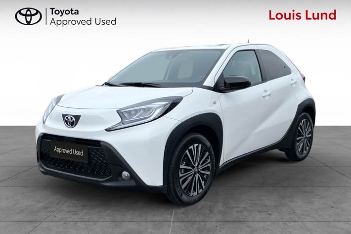 Hvid Toyota Aygo X fra 2025 set udefra