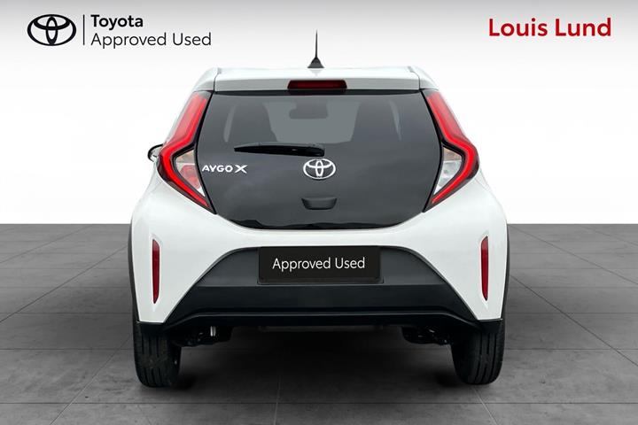 Hvid Toyota Aygo X fra 2025