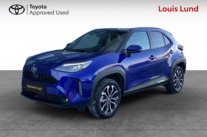 Blå Toyota Yaris Cross fra 2025 set udefra