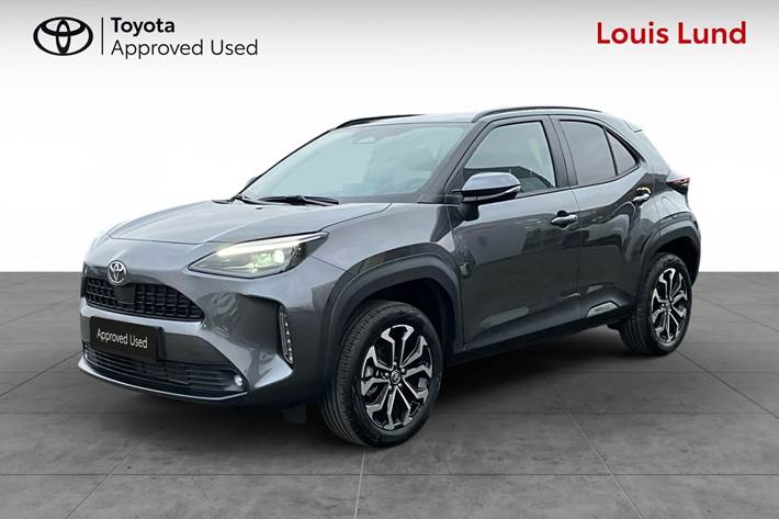 Grå Toyota Yaris Cross fra 2025 set udefra
