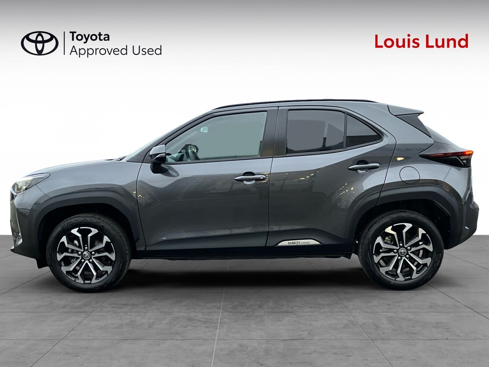 Grå Toyota Yaris Cross fra 2025