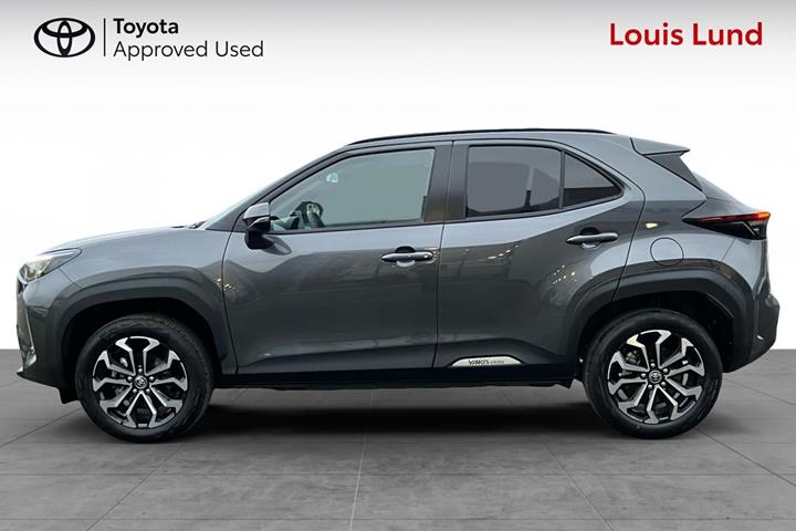 Grå Toyota Yaris Cross fra 2025